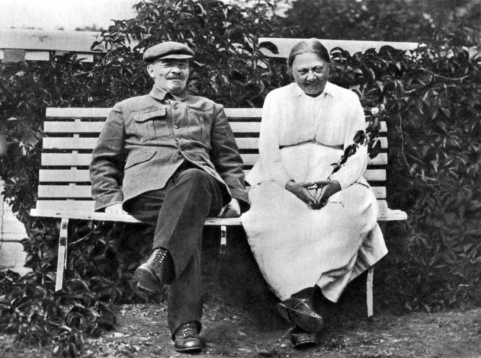 Ленин с супругой в Горках