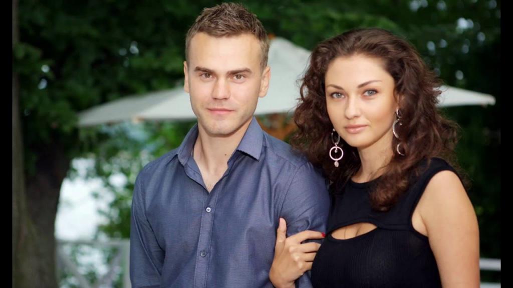 Игорь Акинфеев с женой