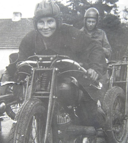 Макарова на мотоцикле