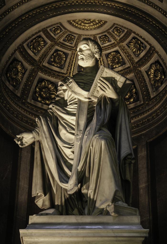 Статуя Августина в парижской церкви