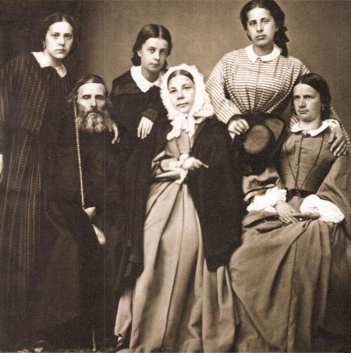 Даль с женой Екатериной и детьми