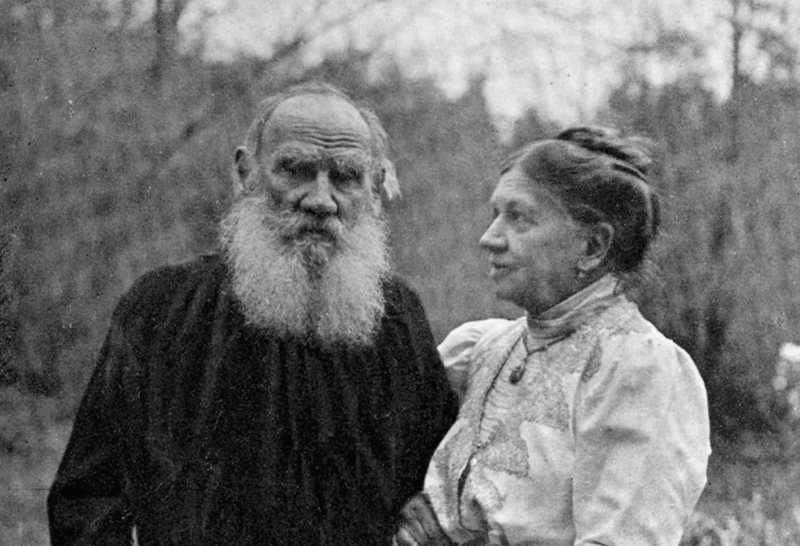 Лев Толстой с женой Софьей