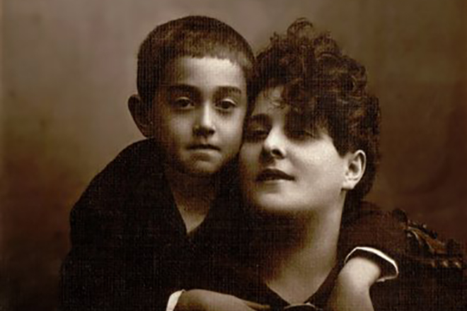 Виктор Драгунский с мамой