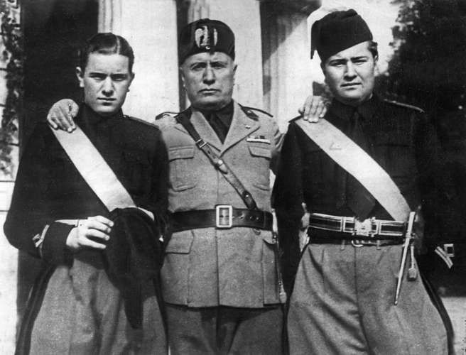 Муссолини с сыновьями