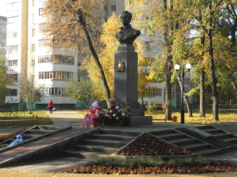 Памятник Баратынскому